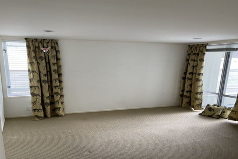 Photo of property in 2/14 Takutai Avenue, Bucklands Beach, Auckland, 2012