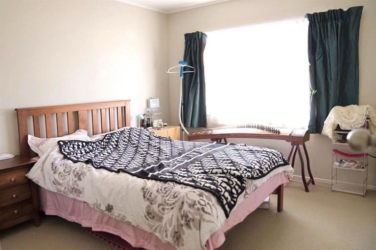 Photo of property in 3/5 Newington Road, Henderson, Auckland, 0612