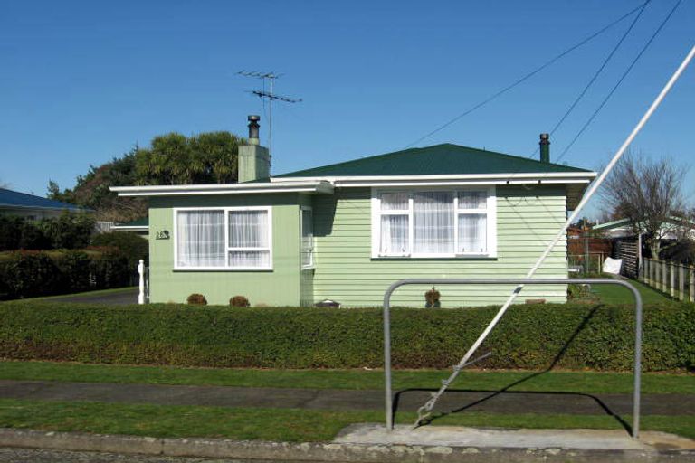 Photo of property in 28 Diamond Street, Carterton, 5713