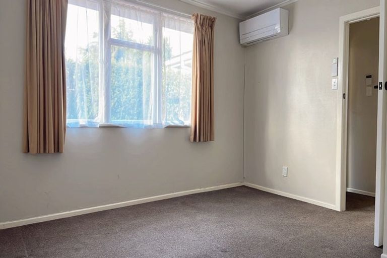 Photo of property in 1/204 Beach Haven Road, Beach Haven, Auckland, 0626