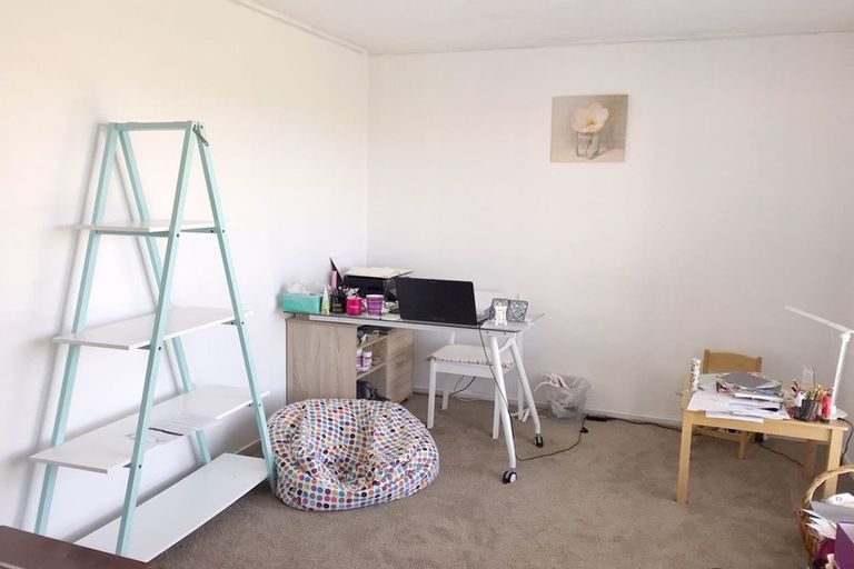 Photo of property in 1/25 Aotearoa Terrace, Murrays Bay, Auckland, 0630