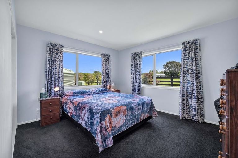 Photo of property in 43 Carrs Road, Urenui, 4377