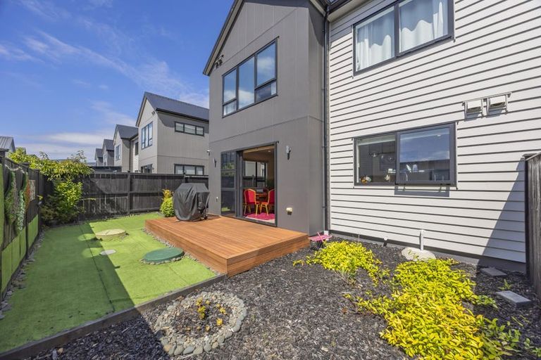 Photo of property in 16 Cara Avenue, Kumeu, 0810