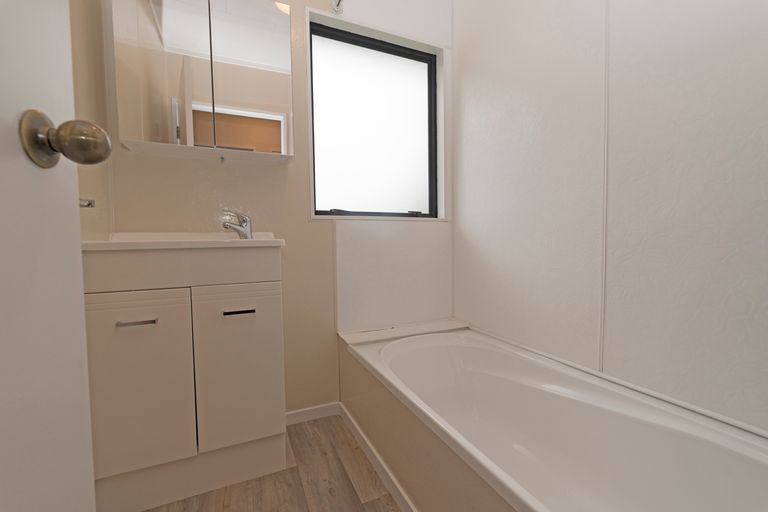 Photo of property in 2/7 Maywood Crescent, Glen Eden, Auckland, 0602