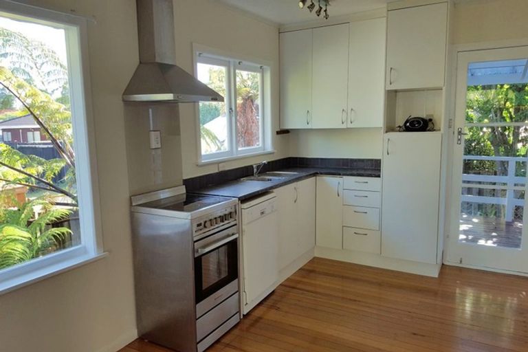 Photo of property in 2/30 Elliott Avenue, Bayview, Auckland, 0629