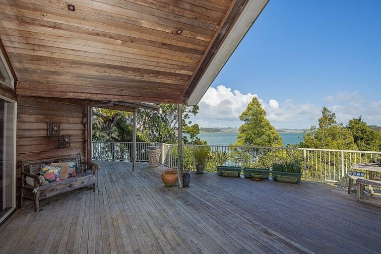 Photo of property in 467 Heatley Road, Whakapirau, Maungaturoto, 0583