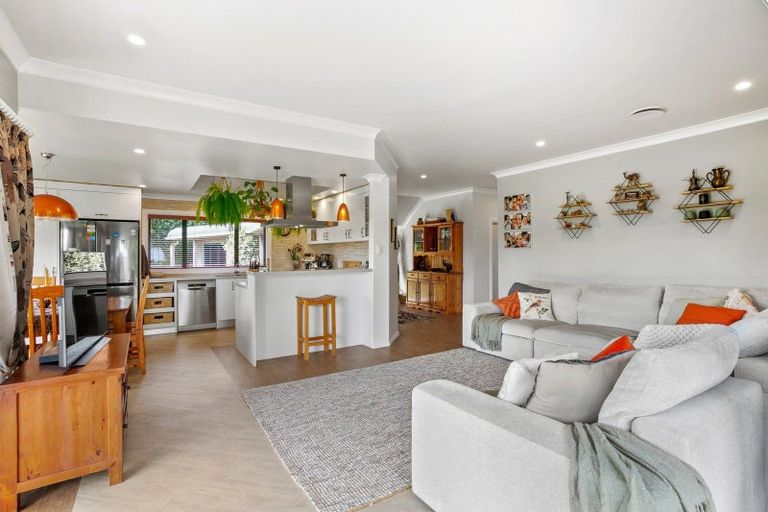 Photo of property in 128 Wairau Road, Oakura, 4314