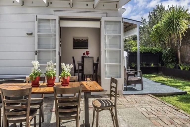 Photo of property in 1/15 Emerson Street, Berhampore, Wellington, 6023