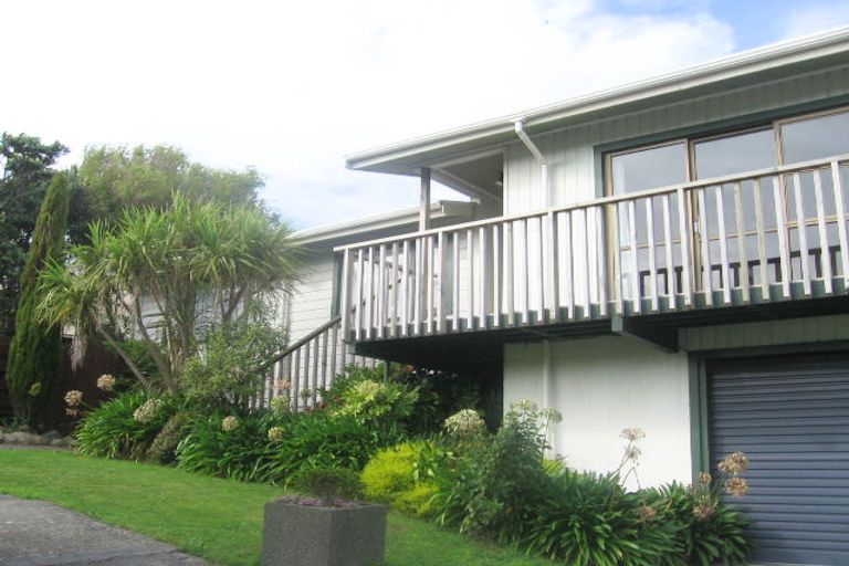 Photo of property in 2 Barberry Grove, Maungaraki, Lower Hutt, 5010