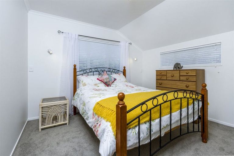 Photo of property in 2/46 Heathcote Road, Castor Bay, Auckland, 0620