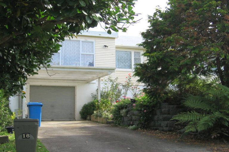 Photo of property in 16 Kiwi Crescent, Tawa, Wellington, 5028