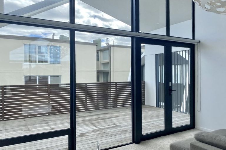 Photo of property in 76 Brougham Street, Mount Victoria, Wellington, 6011