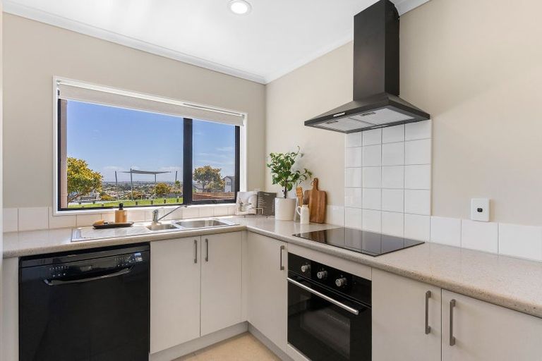 Photo of property in 79 Kirikiri Drive, Papakura, 2110