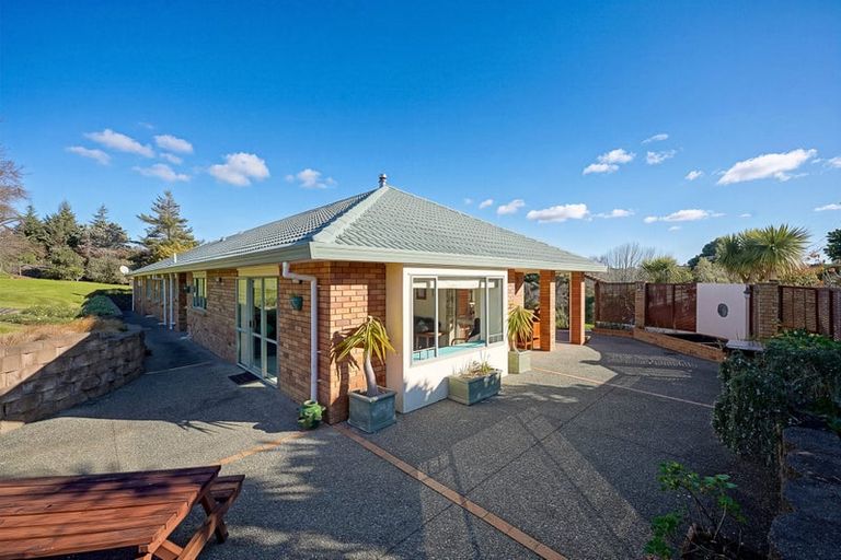 Photo of property in 2 Burgundy Park Avenue, Henderson, Auckland, 0612