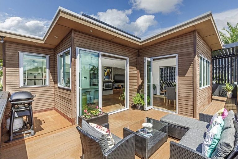 Photo of property in 1/86 Bay Street, Red Beach, 0932