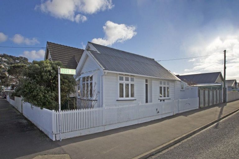 Photo of property in 63 Endeavour Street, Lyall Bay, Wellington, 6022
