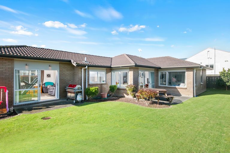 Photo of property in 19 Magnolia Drive, Waiuku, 2123