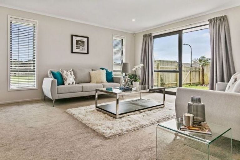 Photo of property in 2 Captain Mitchell Drive, Opaheke, Papakura, 2113