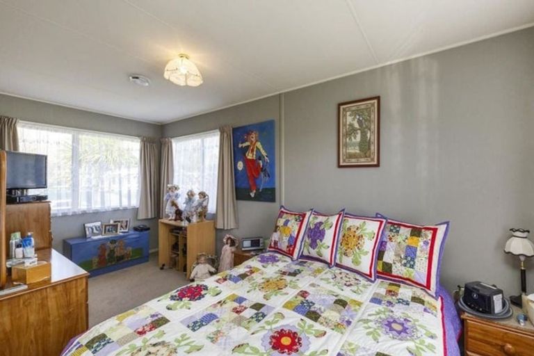 Photo of property in 12 Humphries Place, Awapuni, Palmerston North, 4412