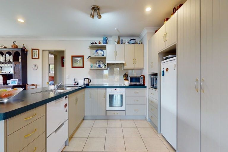 Photo of property in 112 Weraroa Road, Levin, 5510