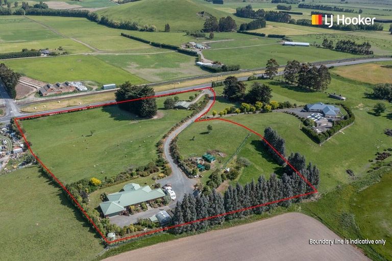Photo of property in 756 Waihola Highway, Clarendon, Outram, 9073