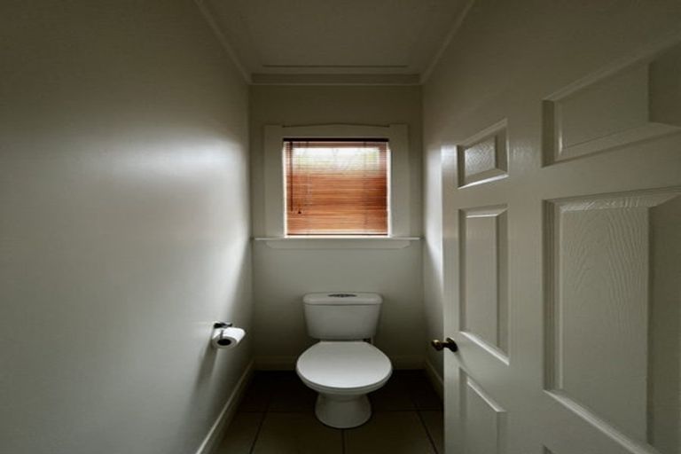 Photo of property in 11 Norwood Road, Bayswater, Auckland, 0622