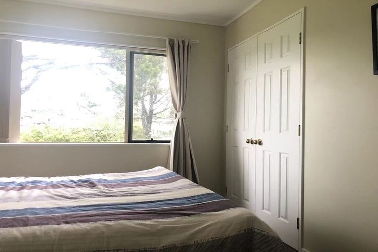 Photo of property in 33 Ginders Drive, Massey, Auckland, 0614