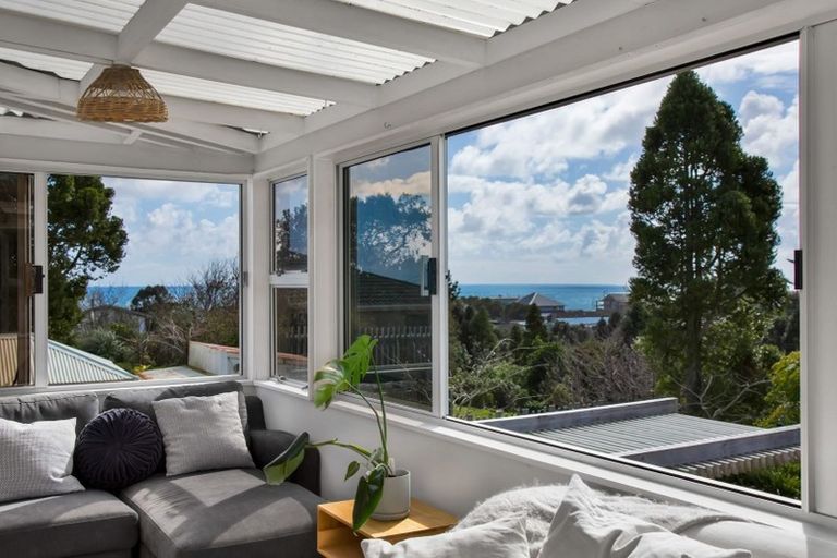 Photo of property in 27 Wairau Road, Oakura, 4314