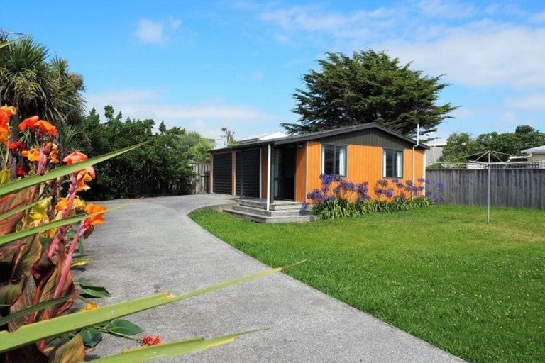 Photo of property in 66 Park Avenue, Waitarere Beach, Levin, 5510