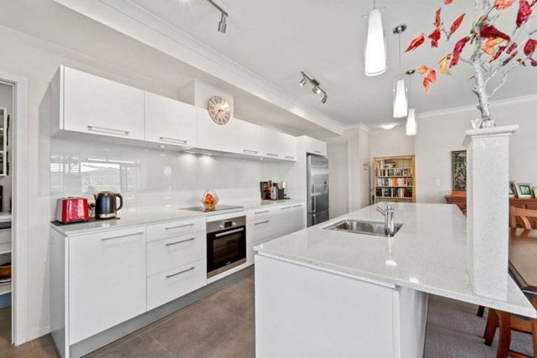 Photo of property in 37 Landmark Terrace, Orewa, 0931