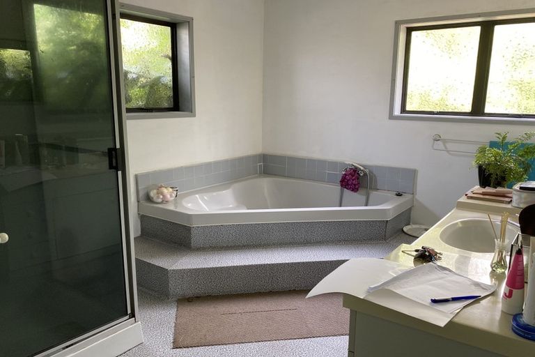 Photo of property in 1/7 Colmar Road, Mellons Bay, Auckland, 2014