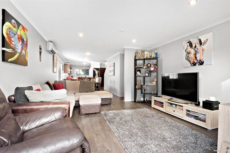 Photo of property in 13 Candlestick Place, Oteha, Auckland, 0632