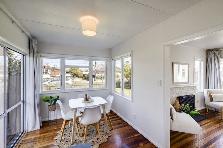 Photo of property in 1 Palmerston Road, Havelock North, 4130