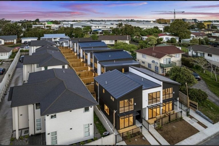 Photo of property in 11/23 Tudor Road, Henderson, Auckland, 0610