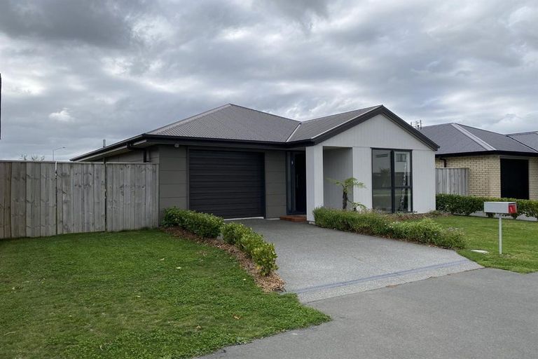 Photo of property in 8 Sholto Duncan Crescent, Halswell, Christchurch, 8025