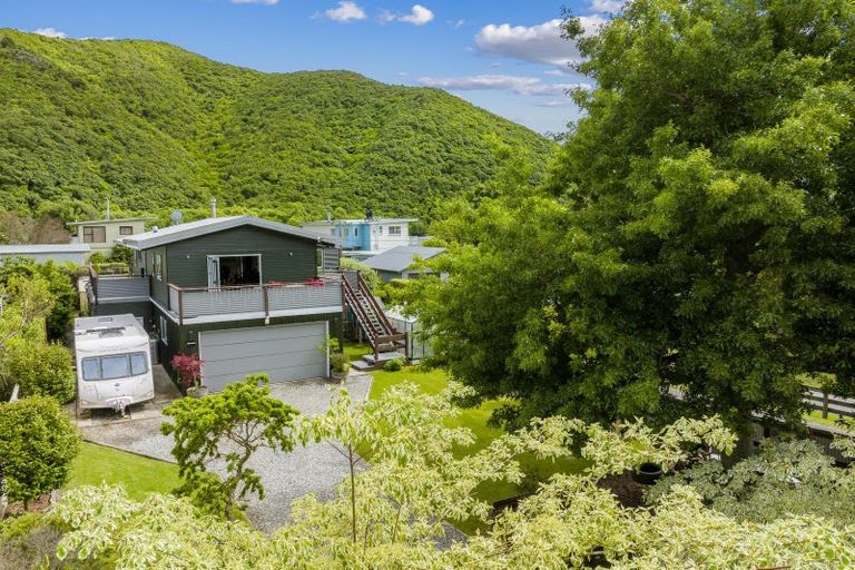 Photo of property in 14 Beach Road, Waikawa, Picton, 7220