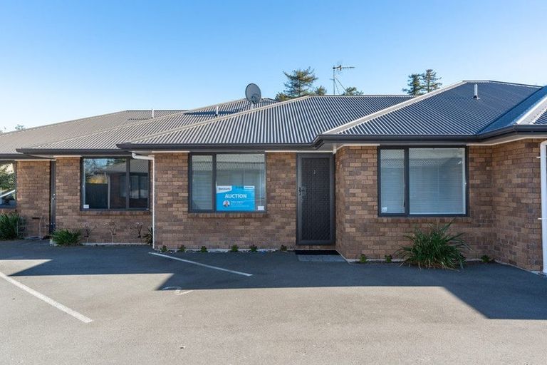 Photo of property in 2/240 Old Farm Road, Hillcrest, Hamilton, 3216