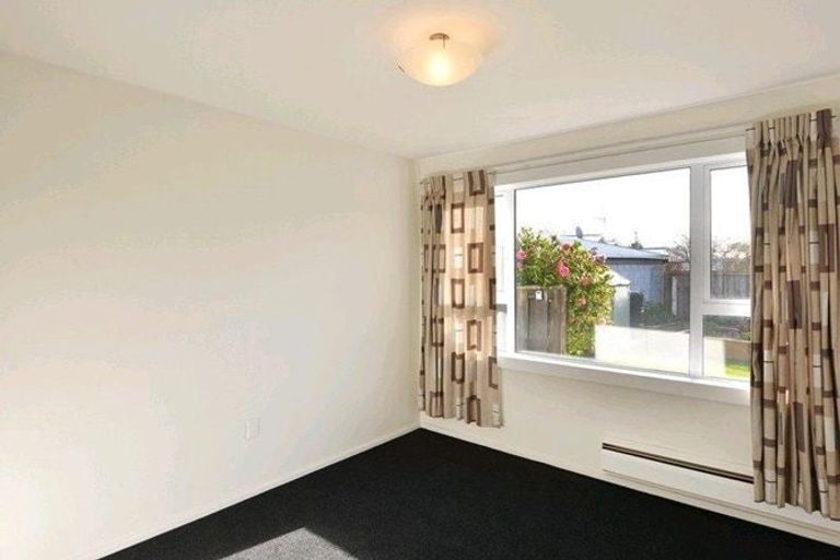 Photo of property in 51 Grahams Road, Ilam, Christchurch, 8041