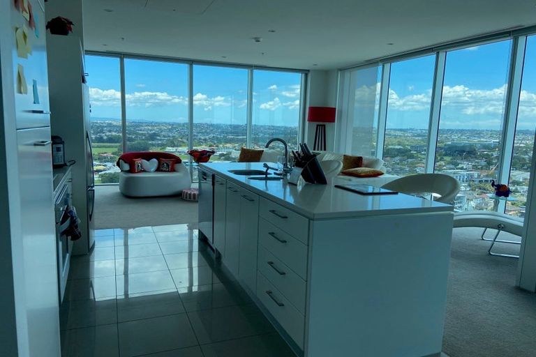 Photo of property in Sentinel Apartments, 2104/3 Northcroft Street, Takapuna, Auckland, 0622