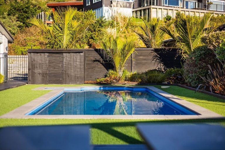 Photo of property in 15 Glenorchy Way, Aotea, Porirua, 5024