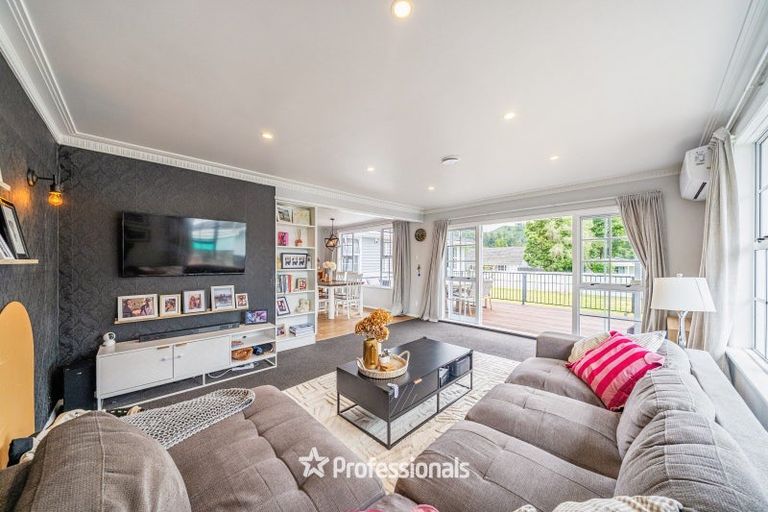 Photo of property in 373 Stokes Valley Road, Stokes Valley, Lower Hutt, 5019