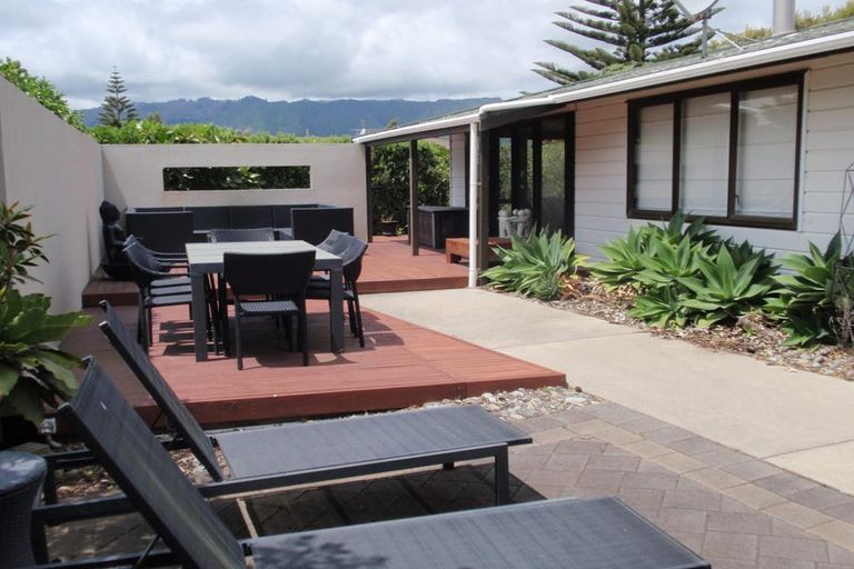 Photo of property in 10 Jane Street, Waikanae Beach, Waikanae, 5036