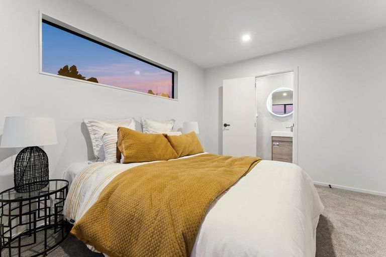 Photo of property in 21e Neal Avenue, Glenfield, Auckland, 0629