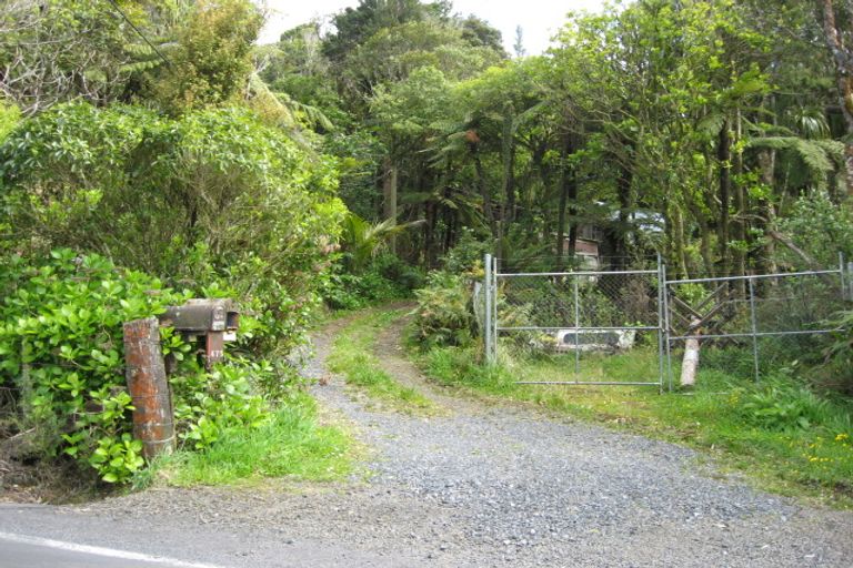 Photo of property in 475 Scenic Drive, Waiatarua, Auckland, 0612