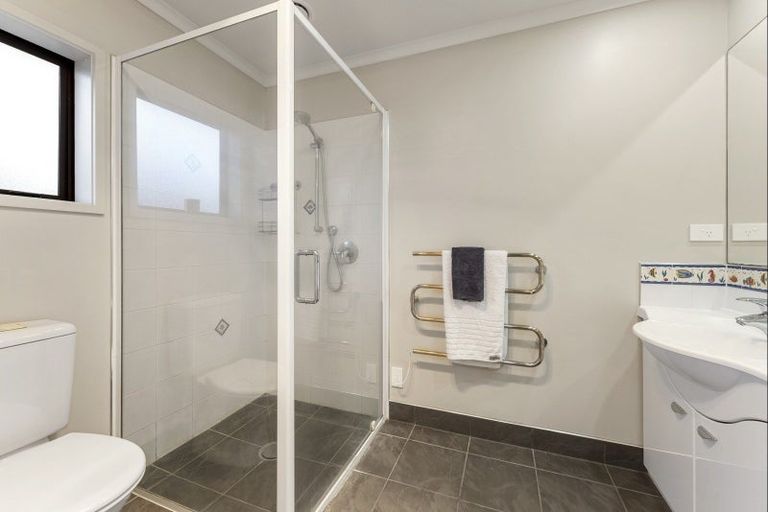 Photo of property in 33 Saint Heliers Place, Papamoa Beach, Papamoa, 3118