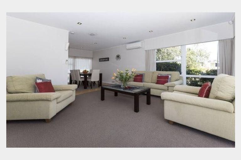 Photo of property in 39 Megan Avenue, Pakuranga Heights, Auckland, 2010