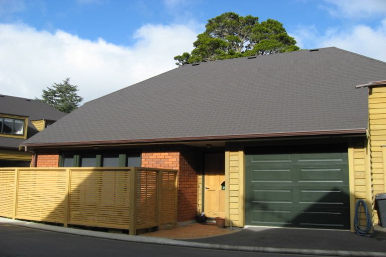 Photo of property in 21 Futuna Close, Karori, Wellington, 6012