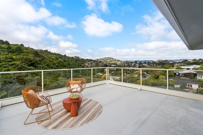 Photo of property in 43 Silverstream Road, Crofton Downs, Wellington, 6035