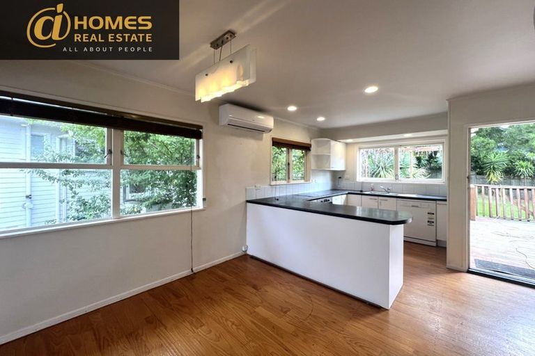 Photo of property in 33 Lynden Avenue, Hillcrest, Auckland, 0627