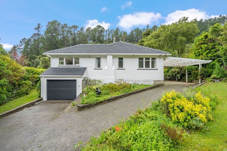 Photo of property in 489 Stokes Valley Road, Stokes Valley, Lower Hutt, 5019